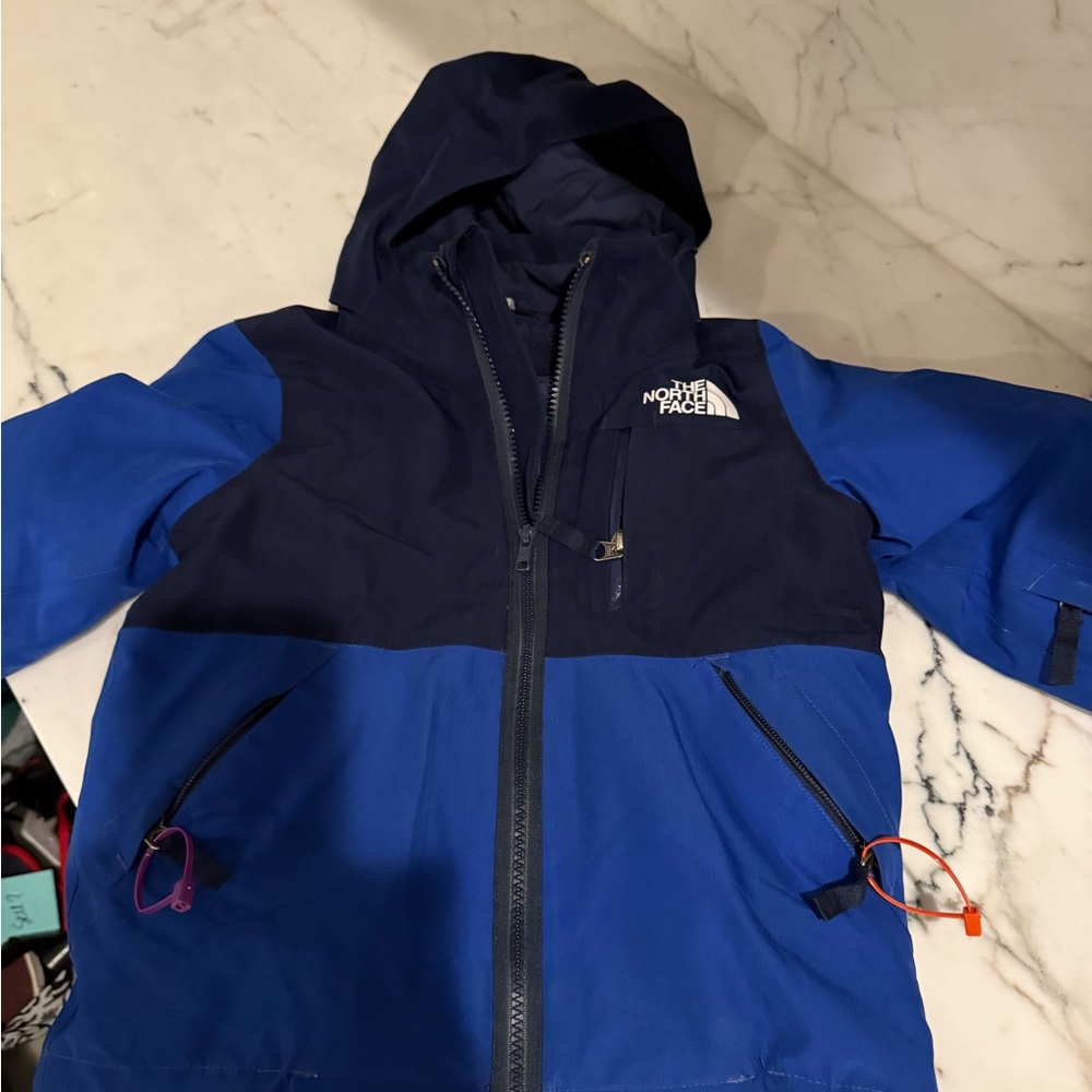 The North Face Kids blue size 5 Freedom Jacket with removable navy puffer